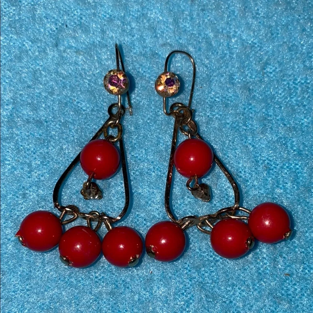 VINTAGE 1960’s red beads rhinestones gold tone pierced dangling earrings retro